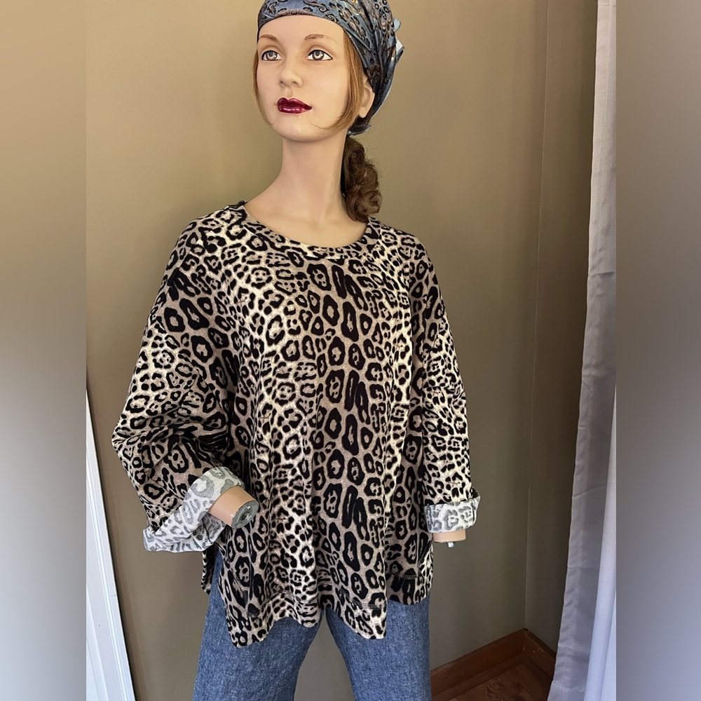 Umgee Leopard Sweater Top Medium